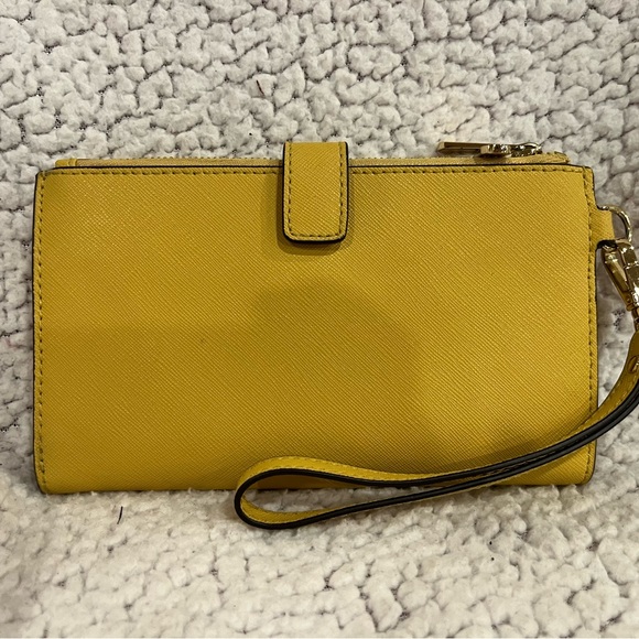Michael Kors Yellow Leather Jet Set Smartphone Wristlet - Picture 4 of 10